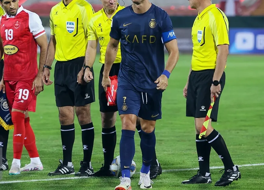 同一套阵容踢不了两场:轮换决定的是第九十分钟·训练场边
